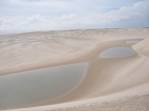Lagoas começam a aparecer entre as dunas nos Lençóis Maranhenses - MA